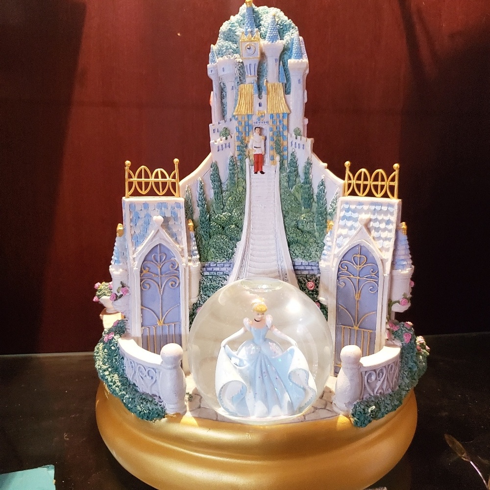 Disneyland Exclusive 3 Princess Musical Globes